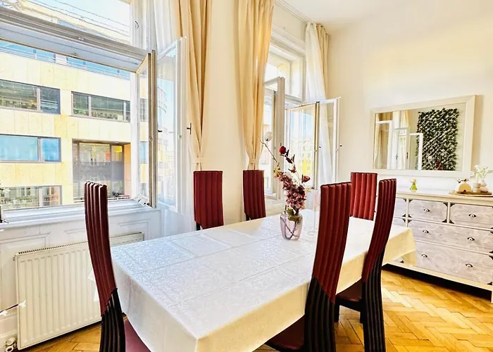 Comfortable 1br & 1 Lr Apt, 7 Min Westbahnhof Apartment *