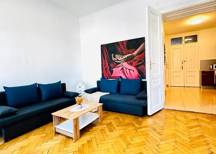 Comfortable 1br & 1 Lr Apt, 7 Min Westbahnhof Apartment
