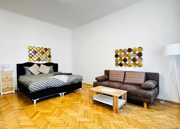Comfortable 1br & 1 Lr Apt, 7 Min Westbahnhof Apartment *