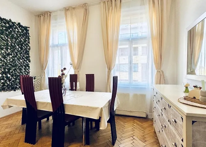 Comfortable 1br & 1 Lr Apt, 7 Min Westbahnhof * Vienna