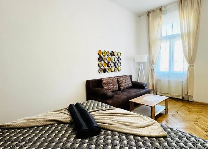 Comfortable 1br & 1 Lr Apt, 7 Min Westbahnhof *