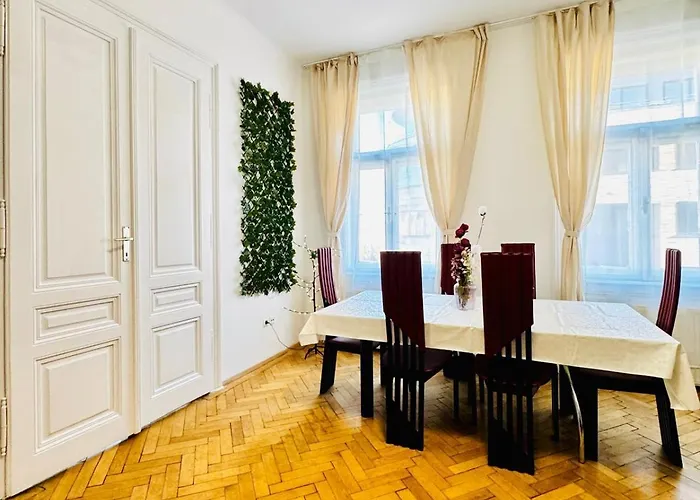 Comfortable 1br & 1 Lr Apt, 7 Min Westbahnhof Vienna
