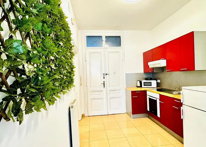 Comfortable 1br & 1 Lr Apt, 7 Min Westbahnhof * Vienna