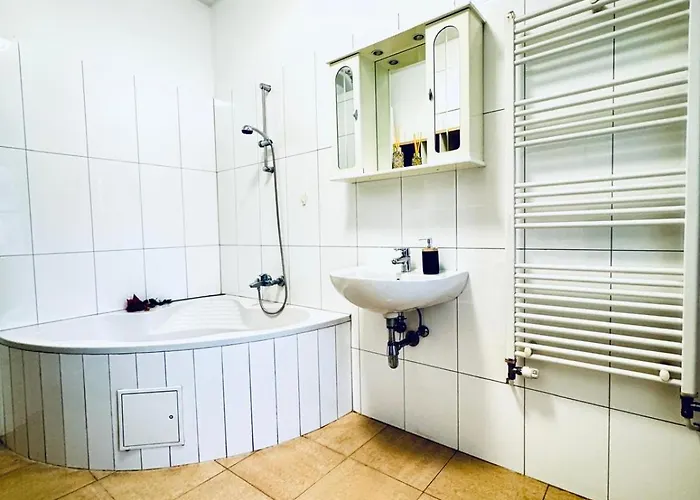 Comfortable 1br & 1 Lr Apt, 7 Min Westbahnhof *