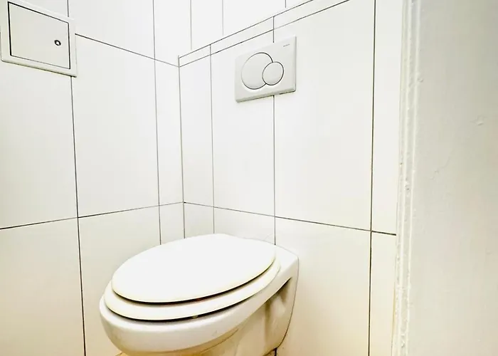 Comfortable 1br & 1 Lr Apt, 7 Min Westbahnhof * Vienna